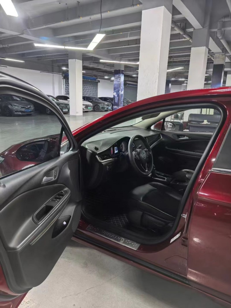 曲靖15年别克威朗3