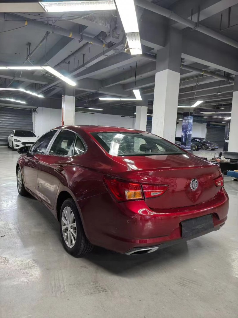 曲靖15年别克威朗5