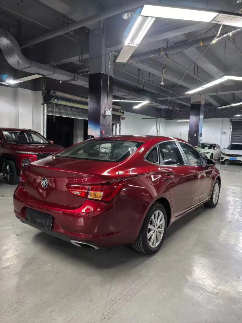 曲靖15年别克威朗6