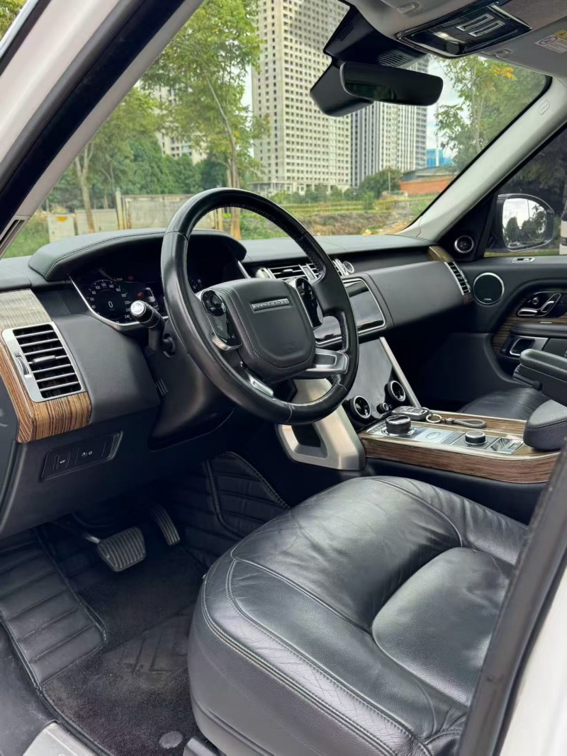 昆明19年路虎揽胜行政8