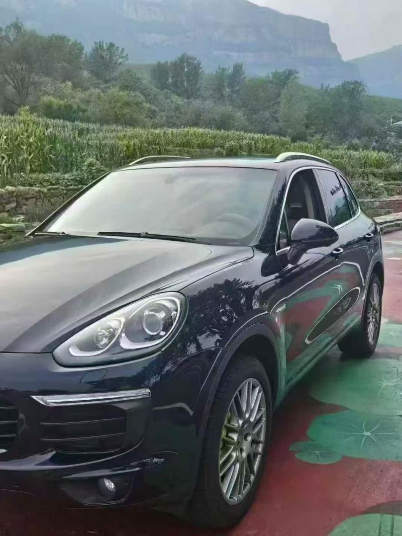 青岛17年保时捷卡宴2