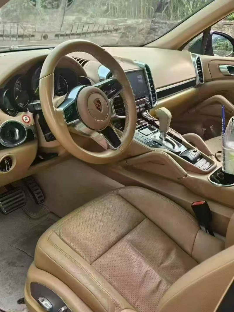 青岛17年保时捷卡宴3