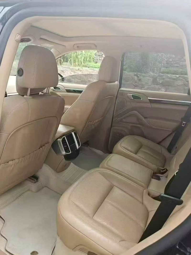 青岛17年保时捷卡宴6