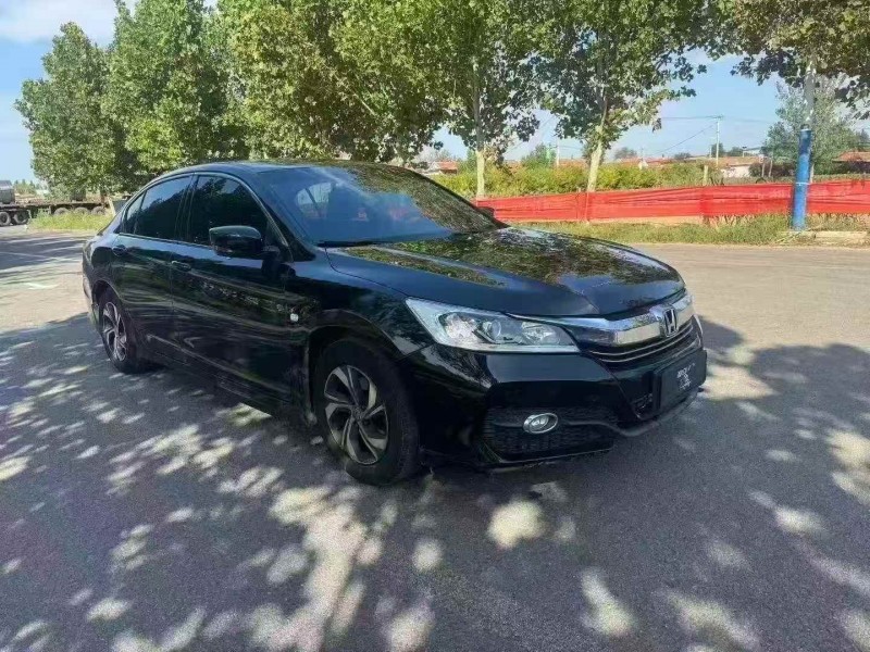 济宁16年本田雅阁2