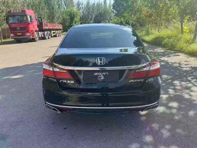 济宁16年本田雅阁7