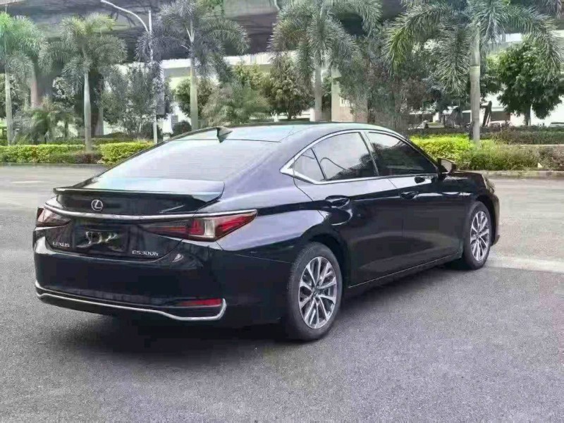 三明23年雷克萨斯ES7