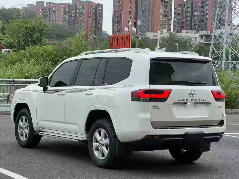 重庆24年丰田兰德酷路泽6