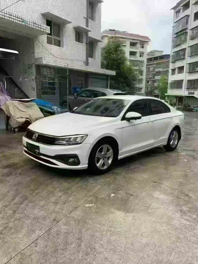 张家界20年大众凌渡3