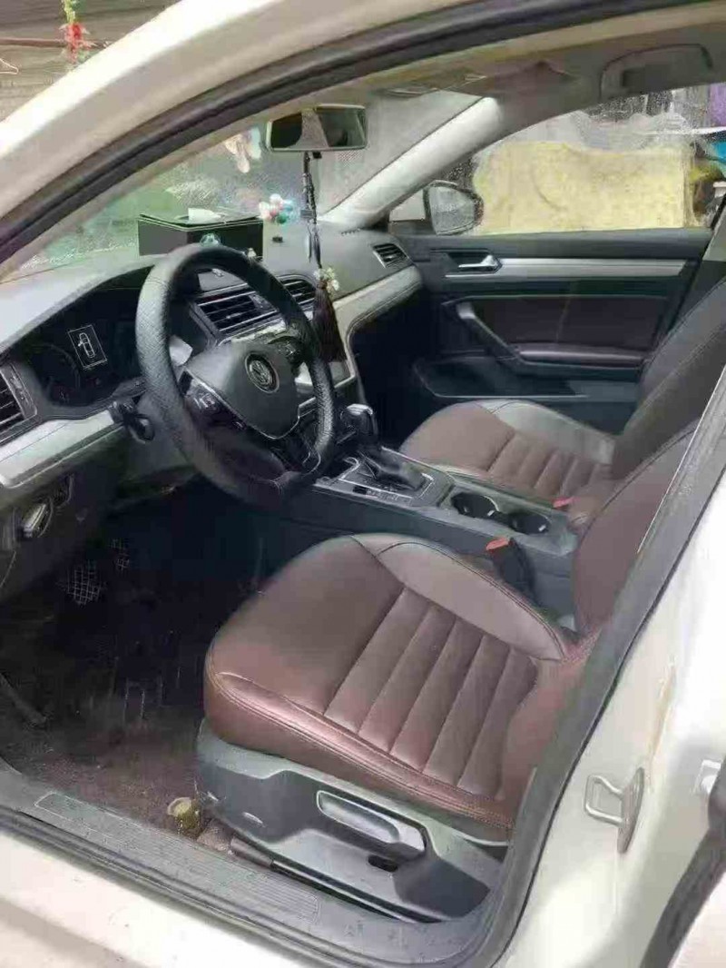 张家界20年大众凌渡4