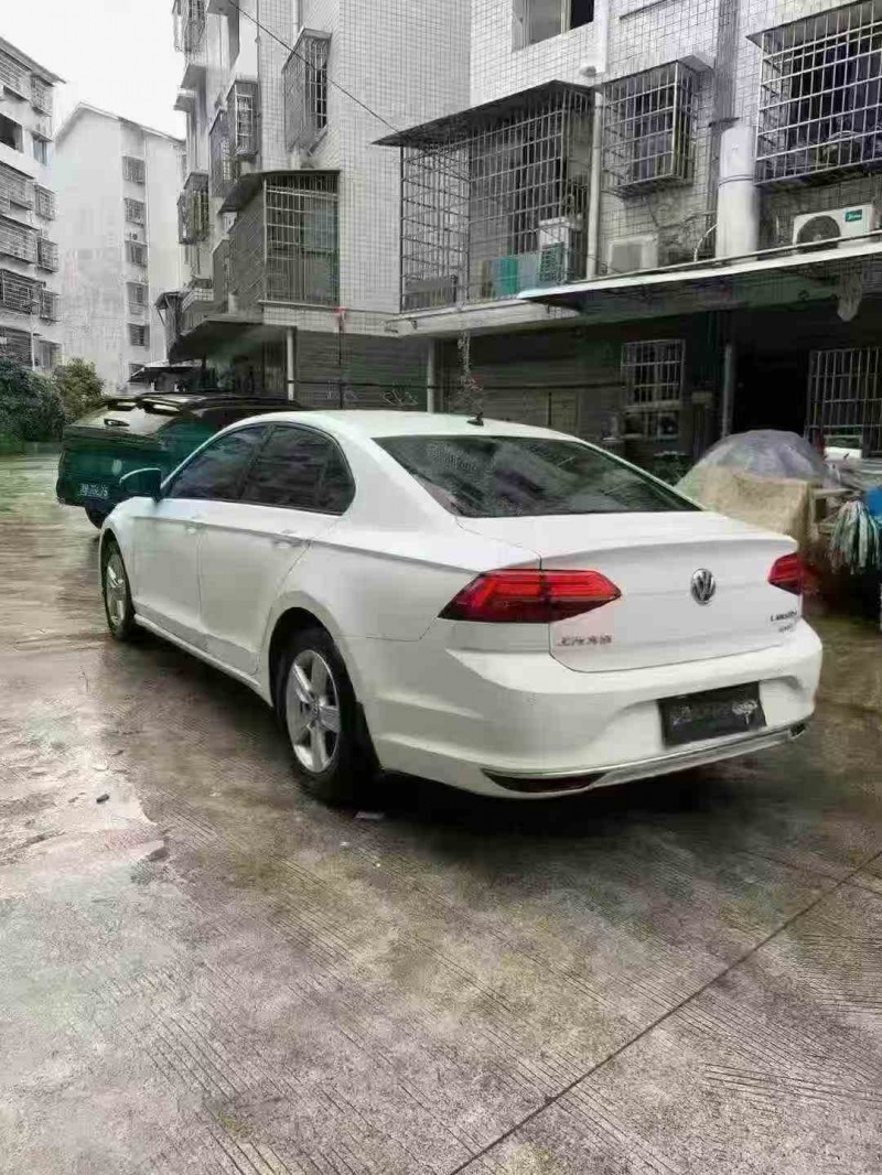 张家界20年大众凌渡7