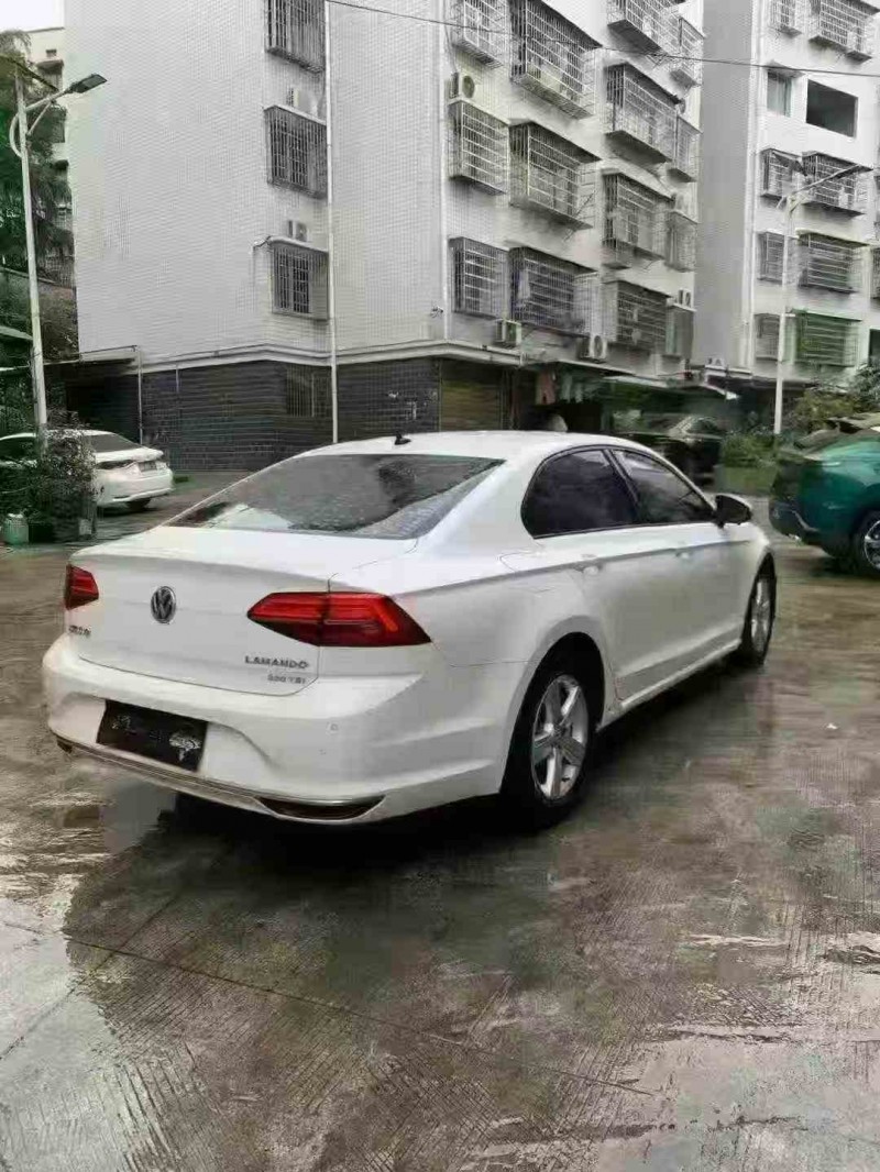 张家界20年大众凌渡8