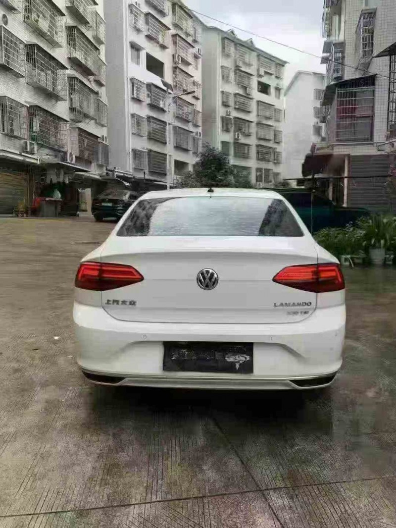 张家界20年大众凌渡9