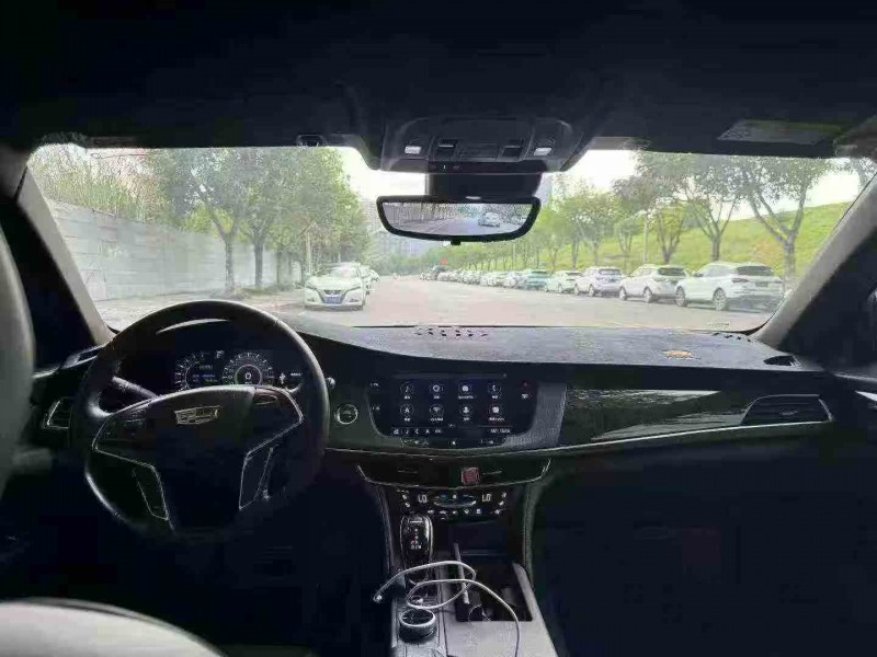 重庆20年凯迪拉克CT65