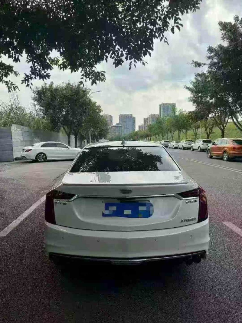 重庆20年凯迪拉克CT67