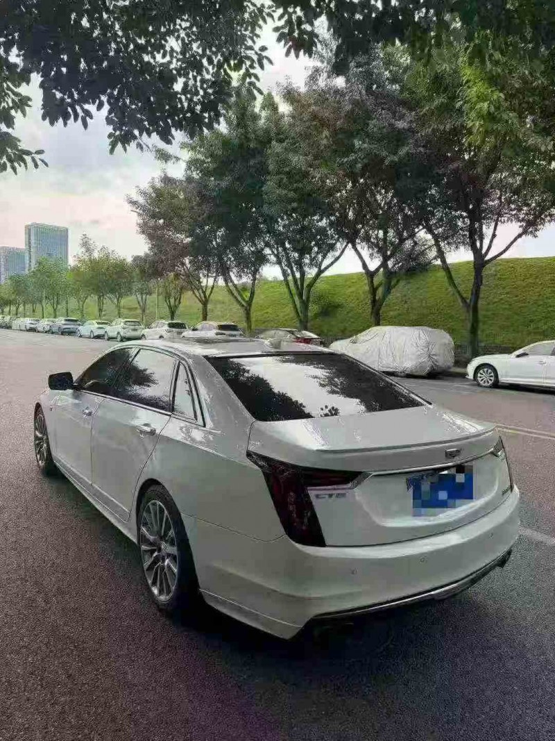 重庆20年凯迪拉克CT68