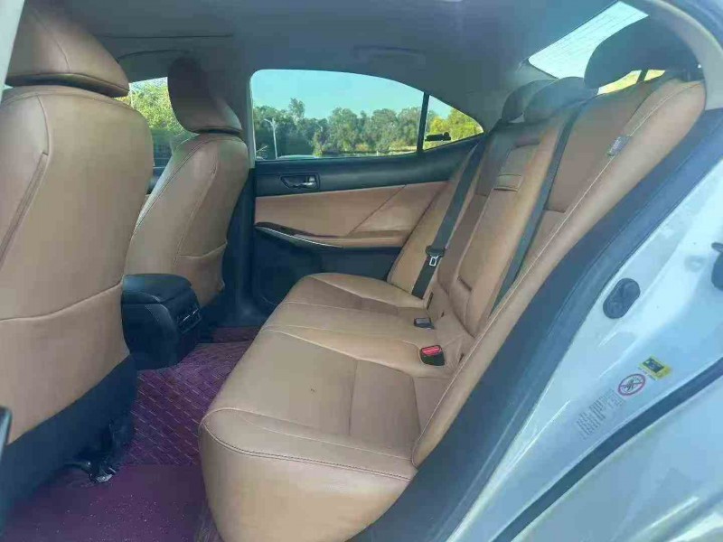 广州13年雷克萨斯IS6