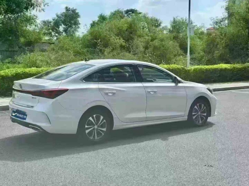 珠海25年长安汽车逸动4