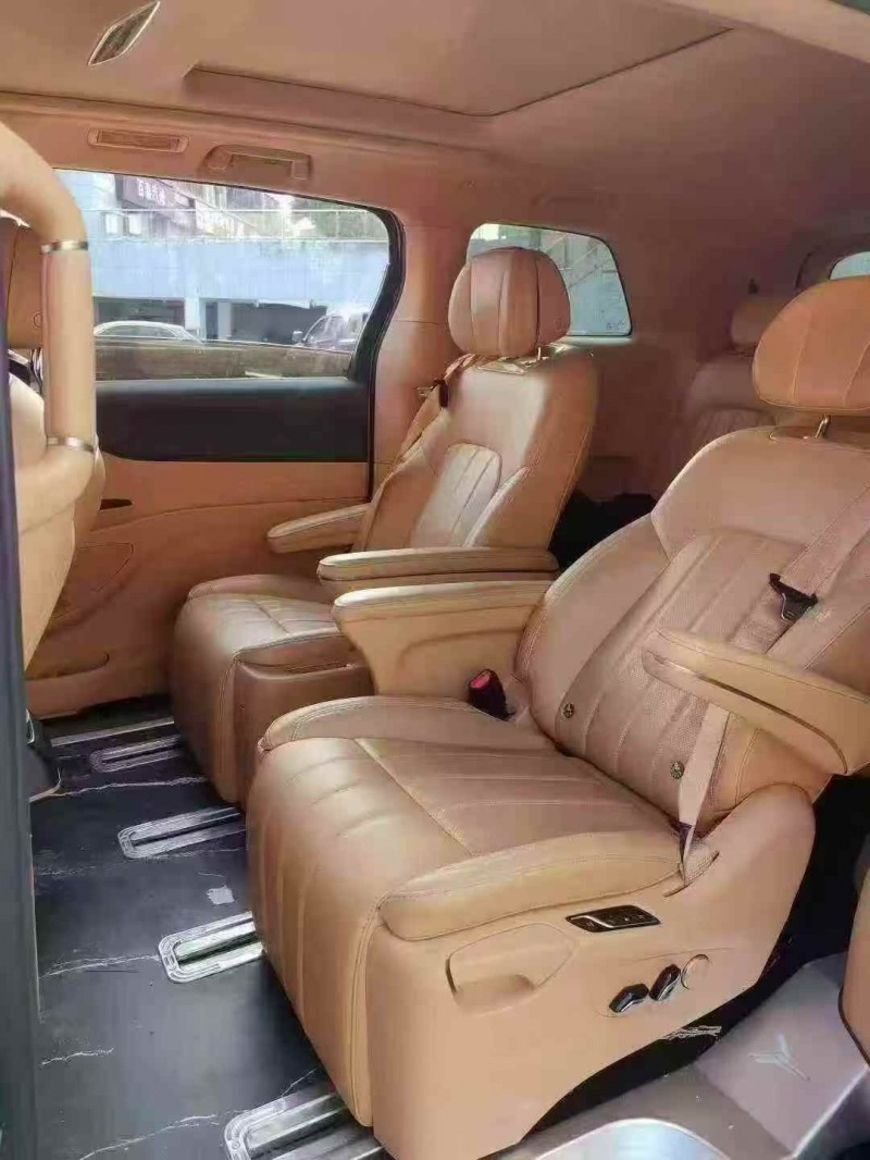 九江24年岚图汽车梦想家6