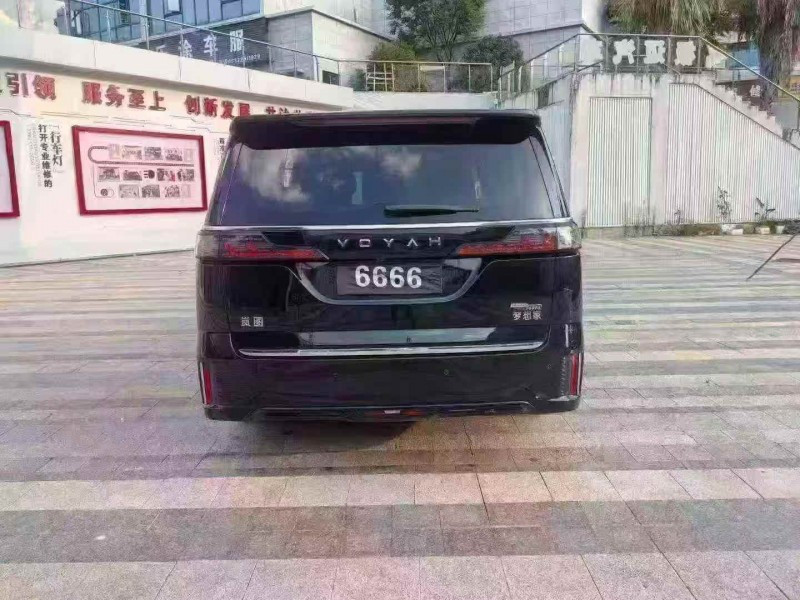 九江24年岚图汽车梦想家9