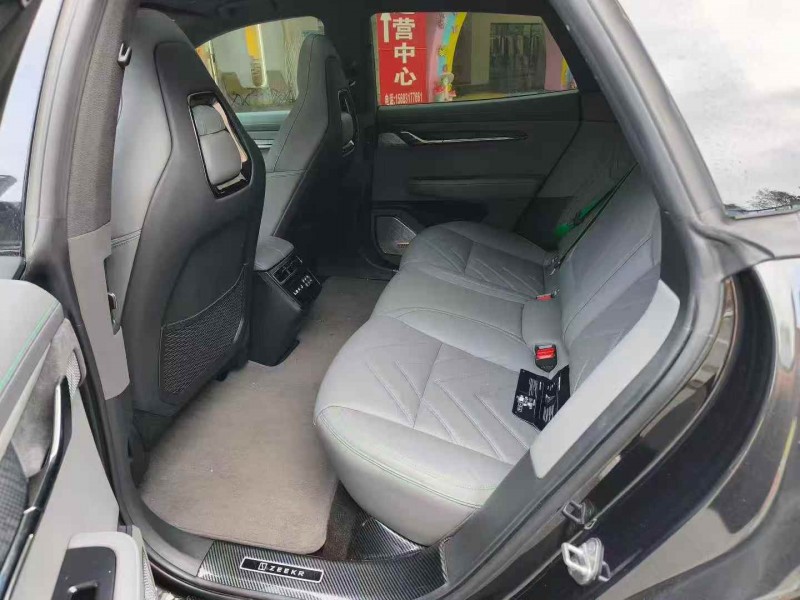 重庆23年极氪汽车0016