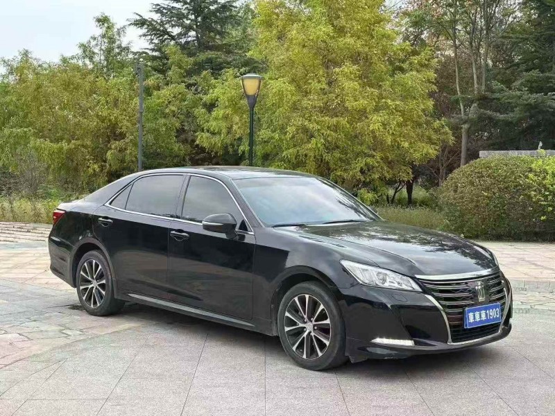 枣庄18年丰田皇冠2