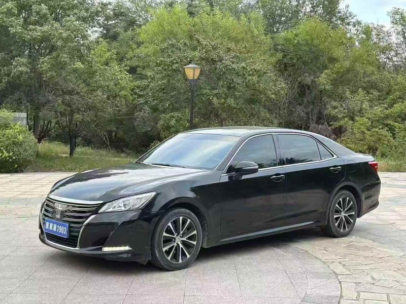 枣庄18年丰田皇冠3