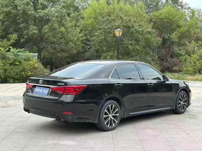 枣庄18年丰田皇冠8