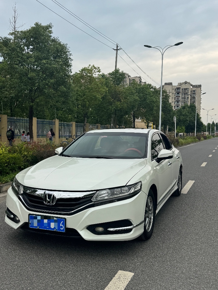 成都17年本田思铂睿3