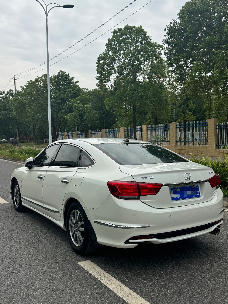 成都17年本田思铂睿8