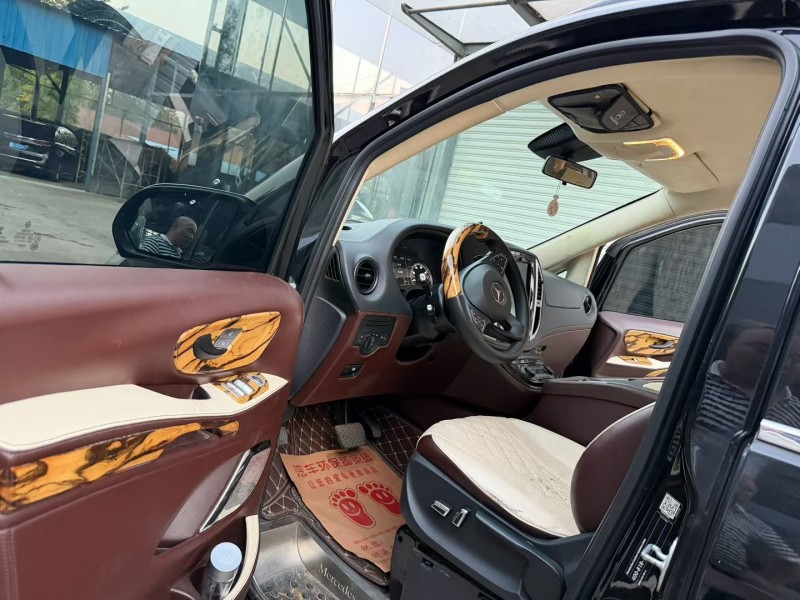 徐州19年奔驰威霆4