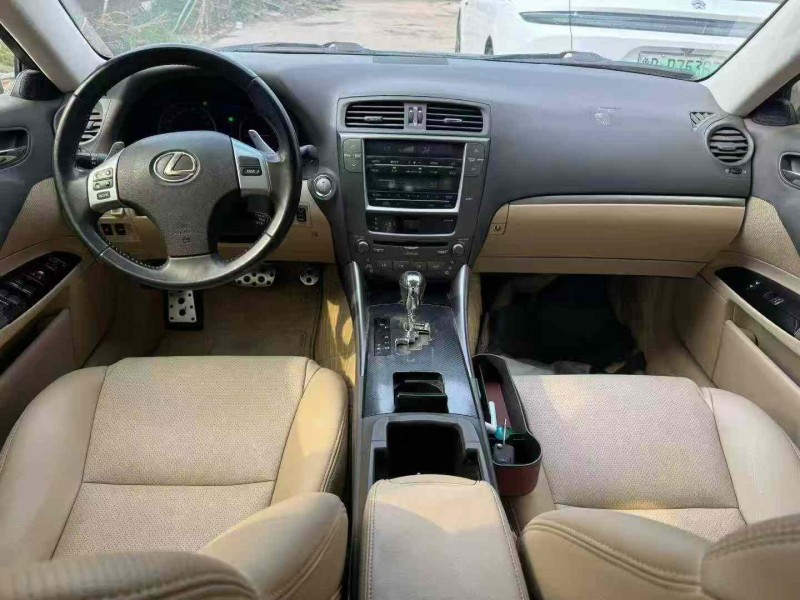 青岛11年雷克萨斯IS6