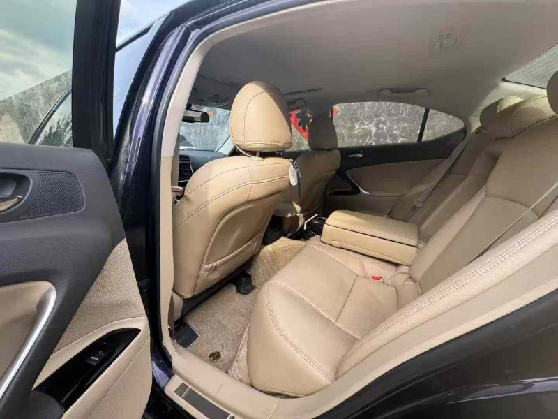 青岛11年雷克萨斯IS7