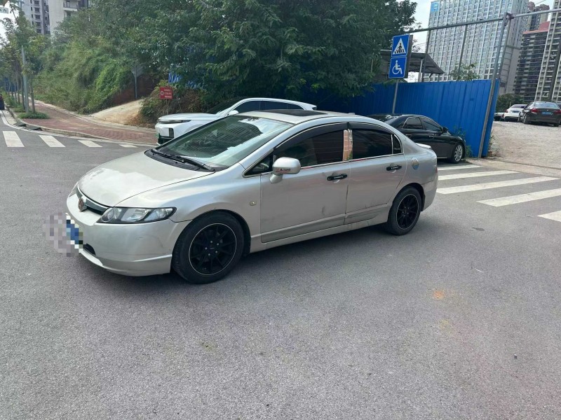 南宁07年本田思域3