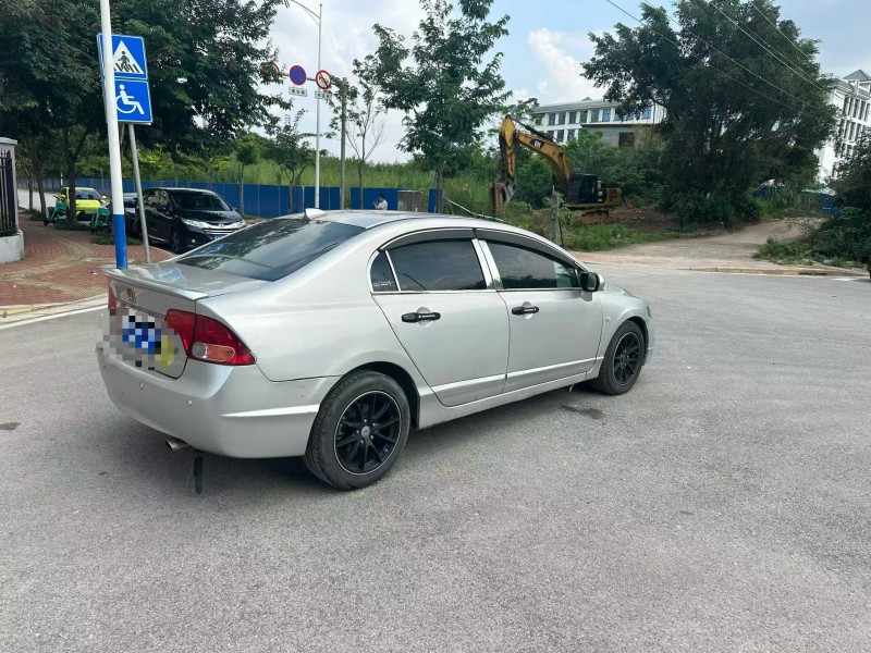 南宁07年本田思域7