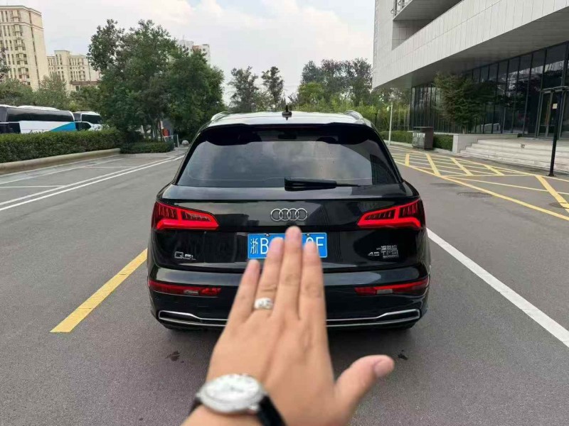 东营19年奥迪Q59