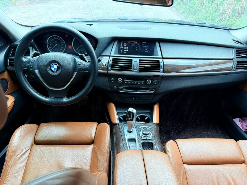 成都13年宝马X67