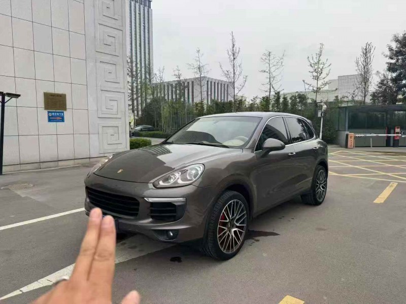 济南15年保时捷卡宴2