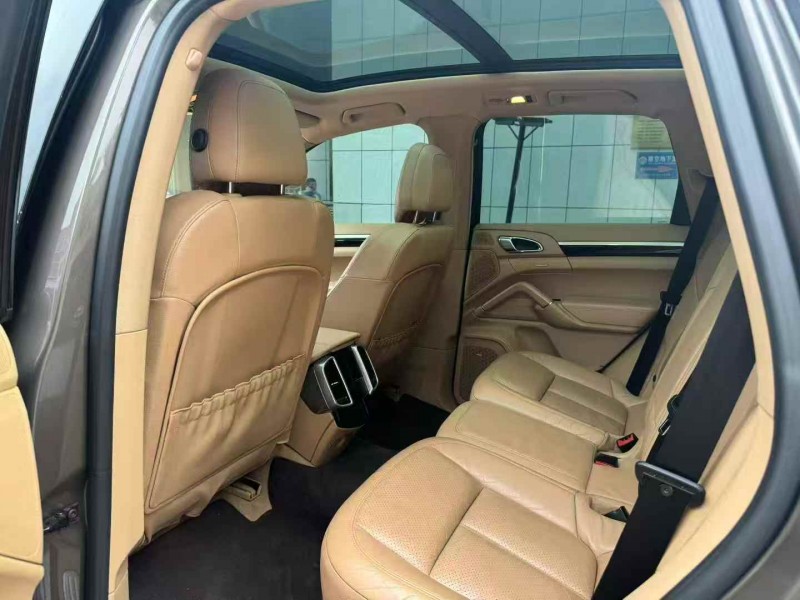 济南15年保时捷卡宴5