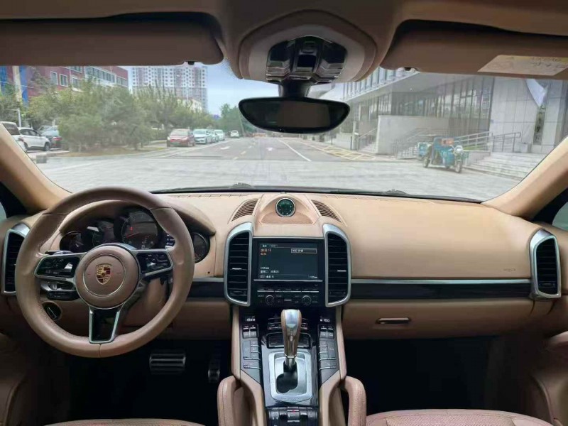 济南15年保时捷卡宴6
