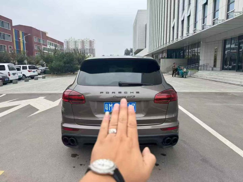 济南15年保时捷卡宴9