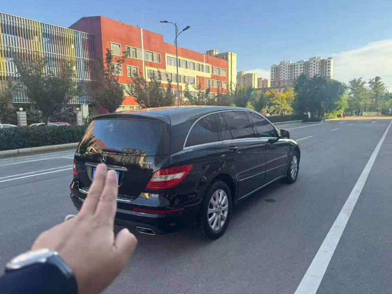 东营16年奔驰R8