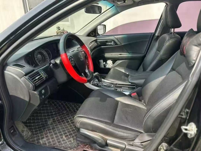 青岛18年本田雅阁4