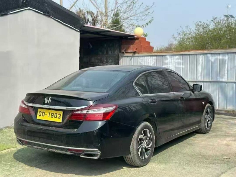 青岛18年本田雅阁7