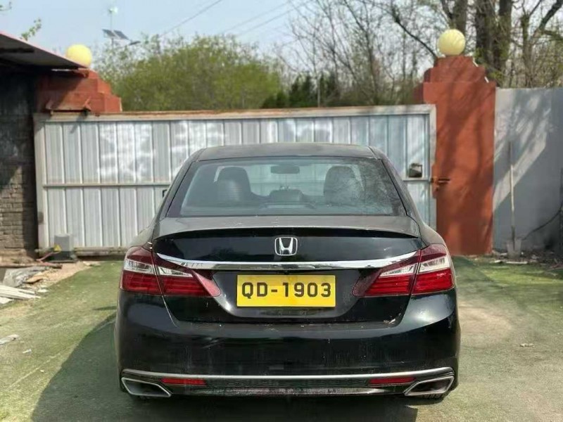 青岛18年本田雅阁8