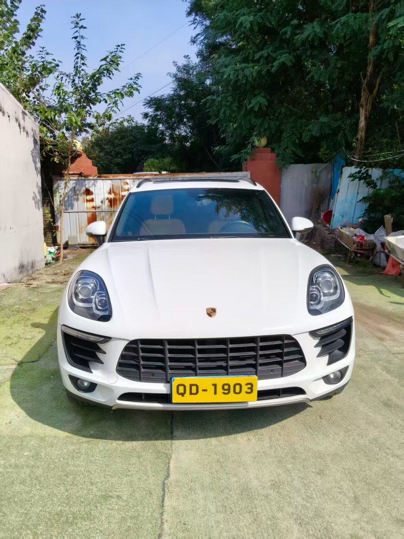 青岛17年保时捷Macan1
