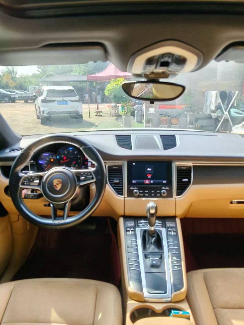 青岛17年保时捷Macan4