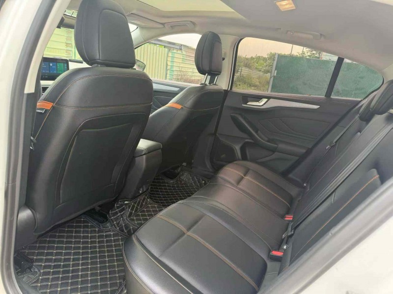 中山23年福特福克斯8