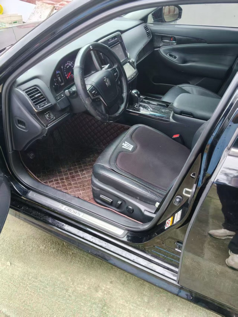 青岛18年丰田皇冠4