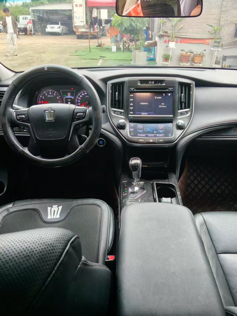 青岛18年丰田皇冠5