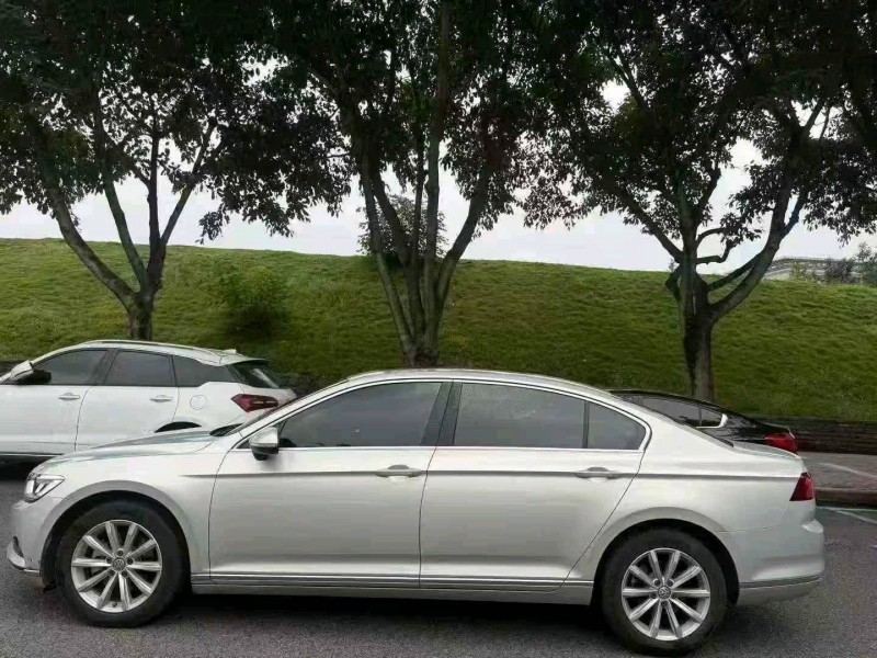 重庆20年大众迈腾7